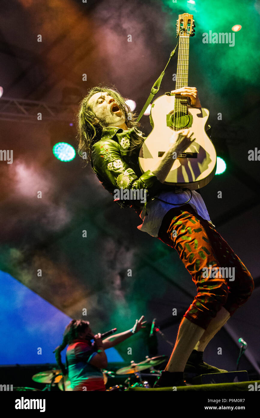 Bollate Italia. Il 18 luglio 2018. La American band punk Gogol Bordello suona dal vivo sul palco di Villa Arconati durante il 'Seekers e mirini Tour' Credito: Rodolfo Sassano/Alamy Live News Foto Stock