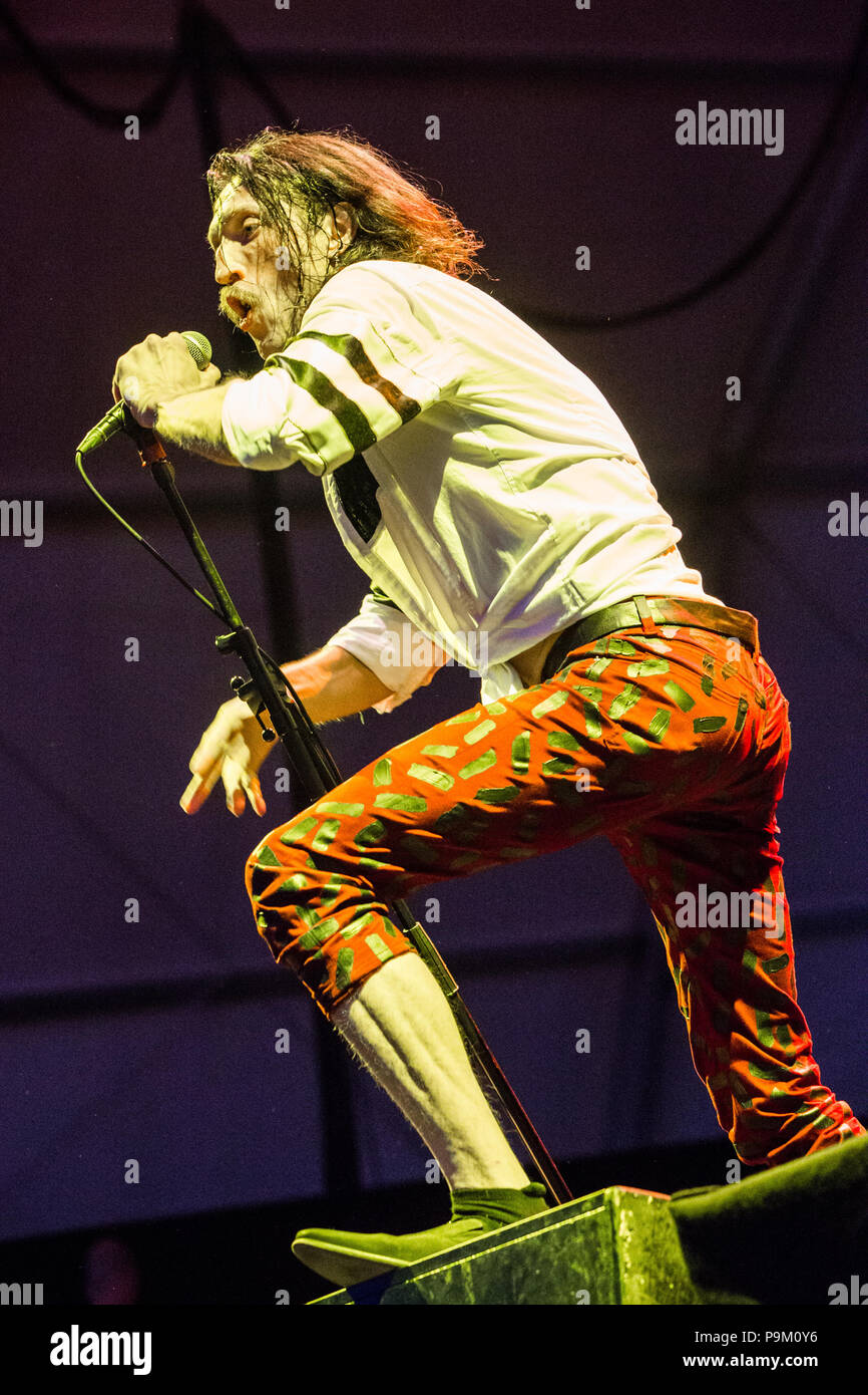 Bollate Italia. Il 18 luglio 2018. La American band punk Gogol Bordello suona dal vivo sul palco di Villa Arconati durante il 'Seekers e mirini Tour' Credito: Rodolfo Sassano/Alamy Live News Foto Stock