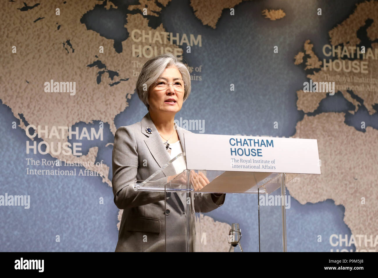 London / UK - 19 Luglio 2018: Kang Kyung-wha, ministro degli Affari esteri della Repubblica di Corea (Corea del Sud), a Chatham House think-tank in centro a Londra dove ha tenuto un discorso sul futuro per la penisola coreana Credito: Dominic Dudley/Alamy Live News Foto Stock