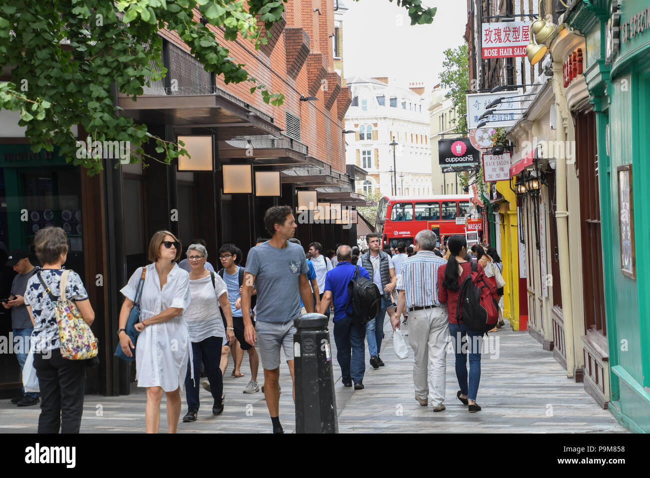 Londra, Regno Unito. Il 19 luglio 2018. Ristoranti cinesi nella Chinatown di Londra del 19 luglio 2018, UK Credit: capitale dell'immagine/Alamy Live News Foto Stock