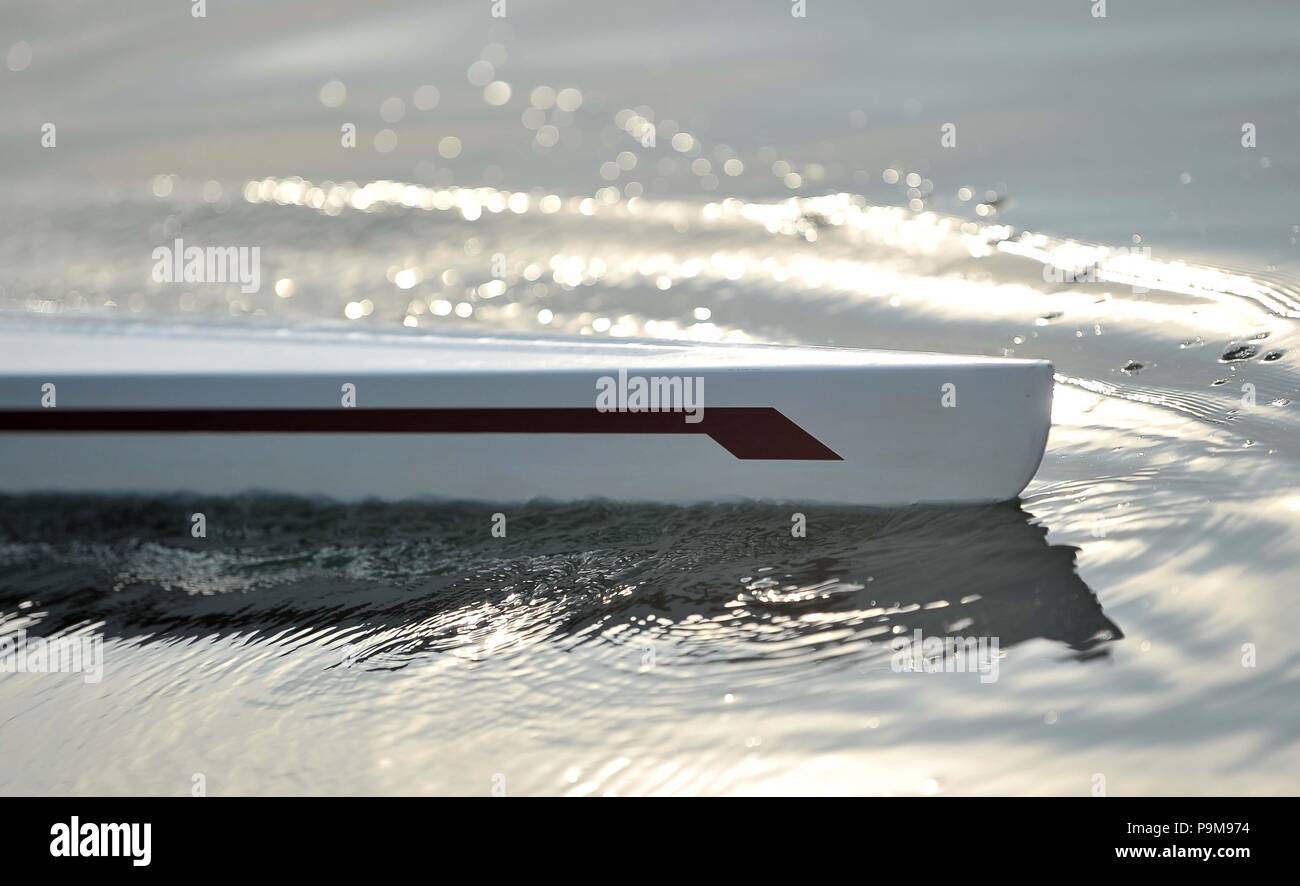 Redgrave Pinsent canottaggio sul lago, UK. Il 19 luglio 2018. La prua di una barca. British canottaggio annuncio del team per i Campionati Europei a Glasgow2018. Redgrave Pinsent Remare sul lago. Berkshire. Regno Unito. 19/07/2018. Credito: Sport In immagini/Alamy Live News Foto Stock