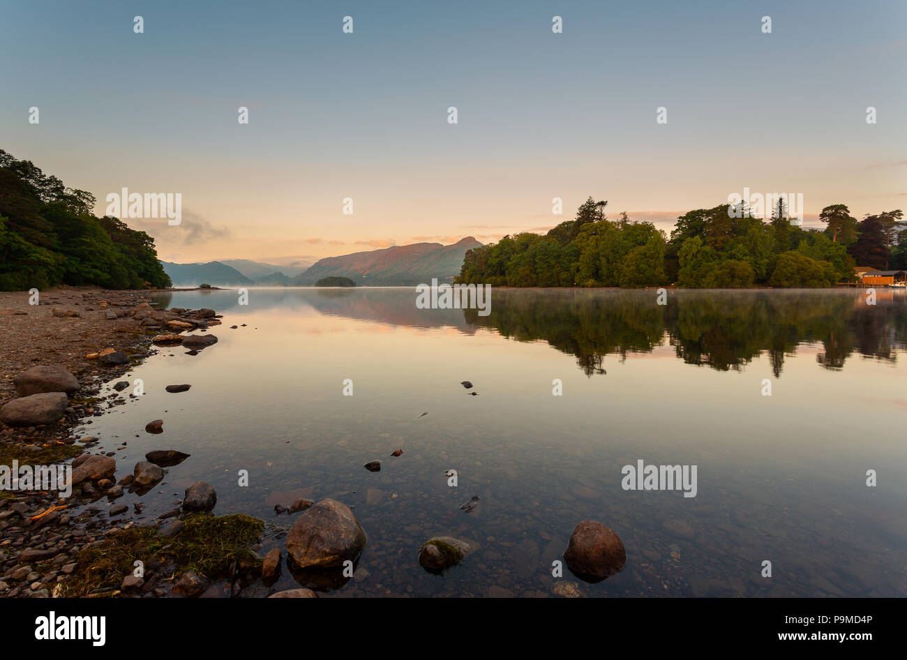 Derwentwater mattino , Keswick, Cumbria, Parco Nazionale del Distretto dei Laghi , REGNO UNITO Foto Stock