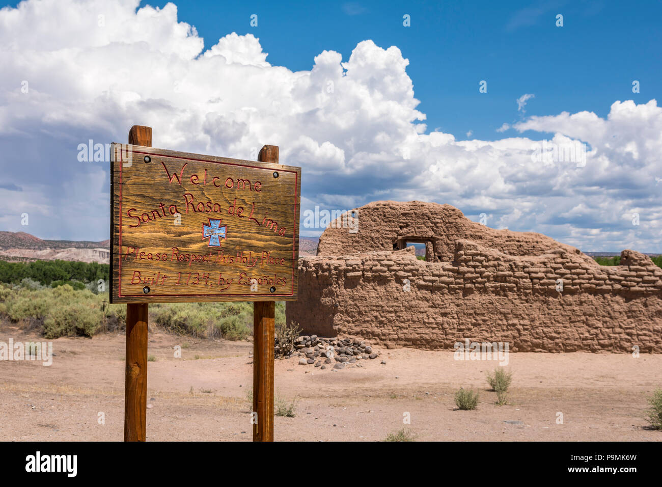 Santa Rosa de Lima adobe rovine della chiesa in Abiquiu, Nuovo Messico, Stati Uniti d'America. Foto Stock