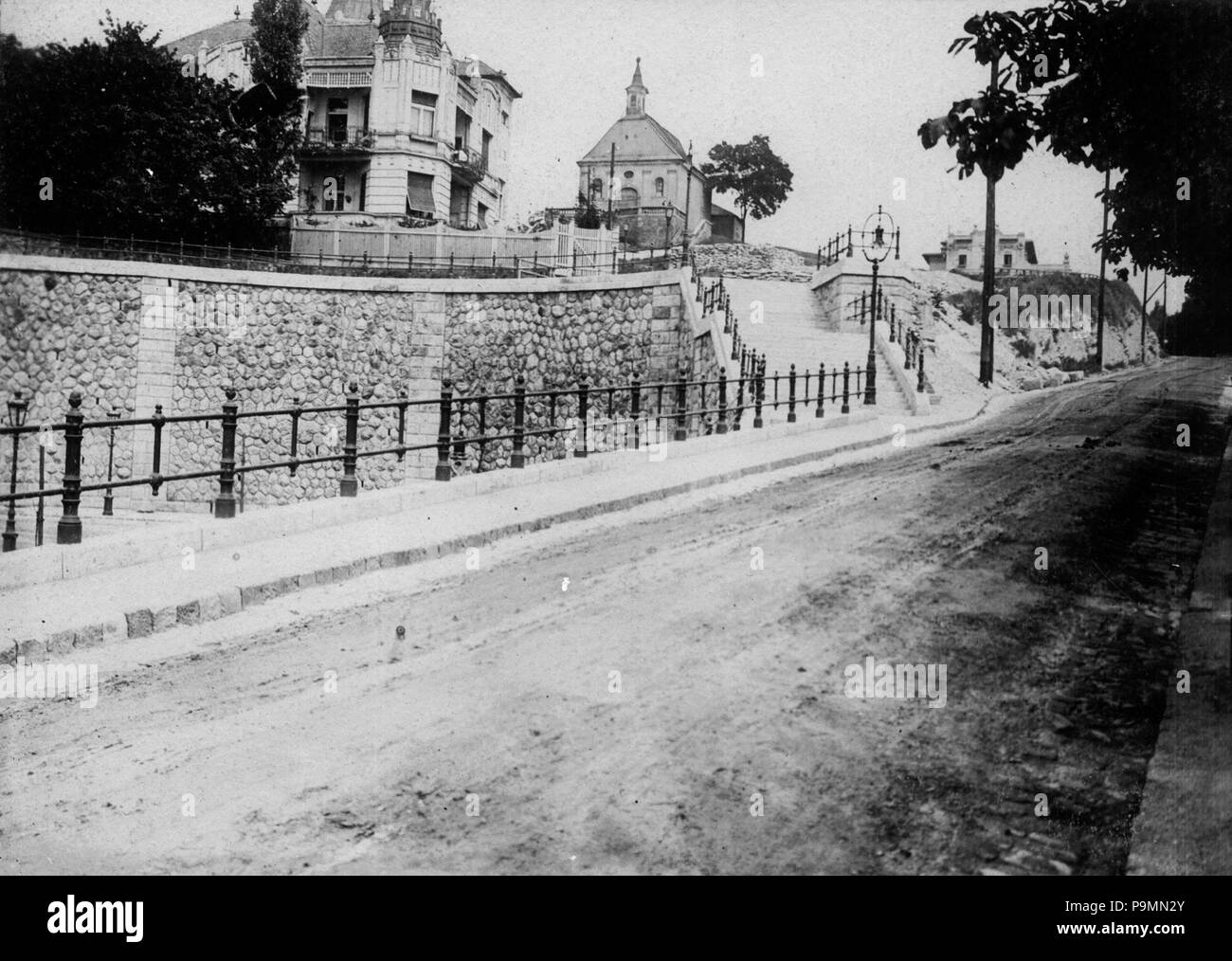 142 Apostol utca. Szemben a Budapest ostroma során elpusztult Veronika utcai kápolna. Fortepan 53624 Foto Stock