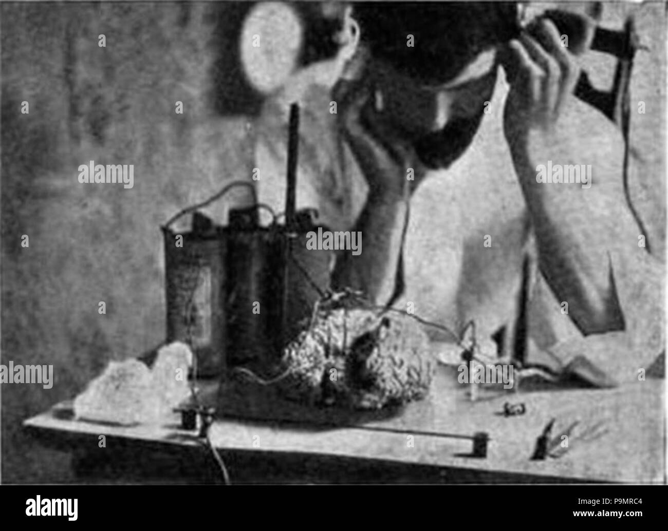 166 tenta di usare il cervello umano a ricevere le onde radio Foto Stock