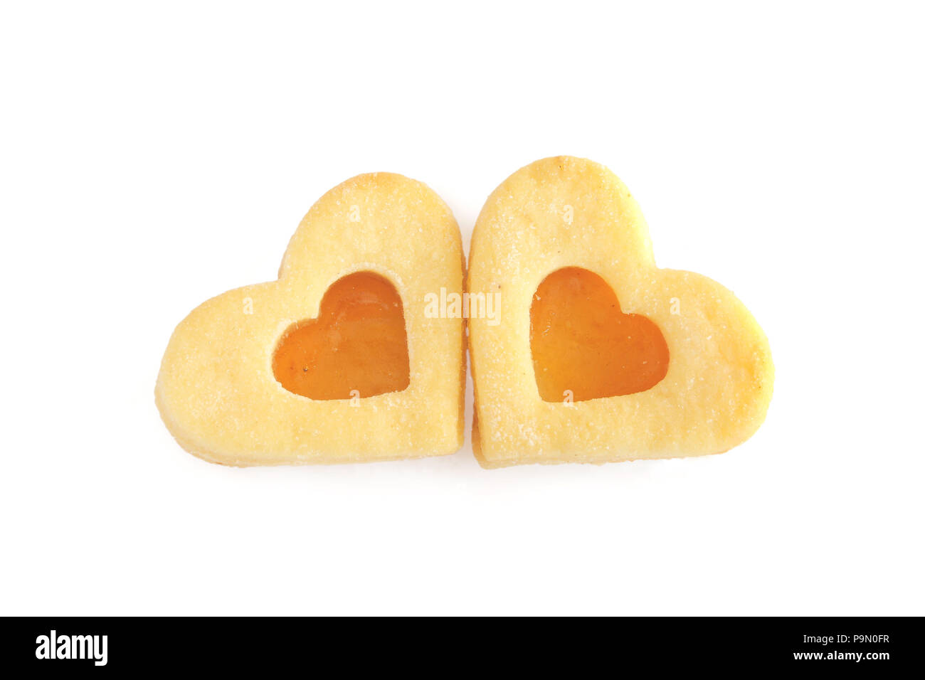 A forma di cuore biscotti frollini isolati su sfondo bianco Foto Stock