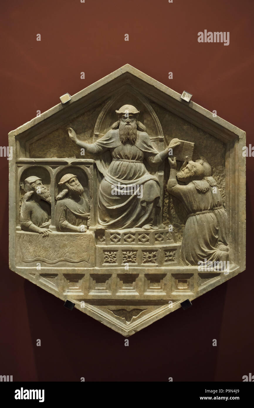 Re Phoroneus come personificazione dell inizio della legge per rendere raffigurato in rilievo esagonale dal Rinascimento italiano scultore Andrea Pisano (1348-1350) dal il Campanile di Giotto (Campanile di Giotto), ora in mostra nel Museo dell'Opera del Duomo (Museo dell'Opera del Duomo di Firenze) in Firenze, Toscana, Italia. Foto Stock