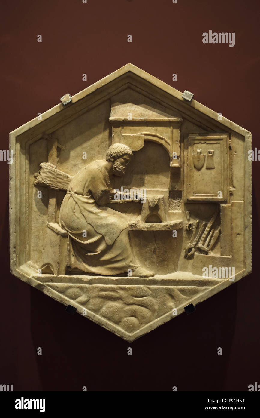 Tubal-cain come personificazione dell'inizio del lavoro di metallo rappresentata in rilievo esagonale dal Rinascimento italiano scultore Andrea Pisano (1334-1343) dal il Campanile di Giotto (Campanile di Giotto), ora in mostra nel Museo dell'Opera del Duomo (Museo dell'Opera del Duomo di Firenze) in Firenze, Toscana, Italia. Foto Stock