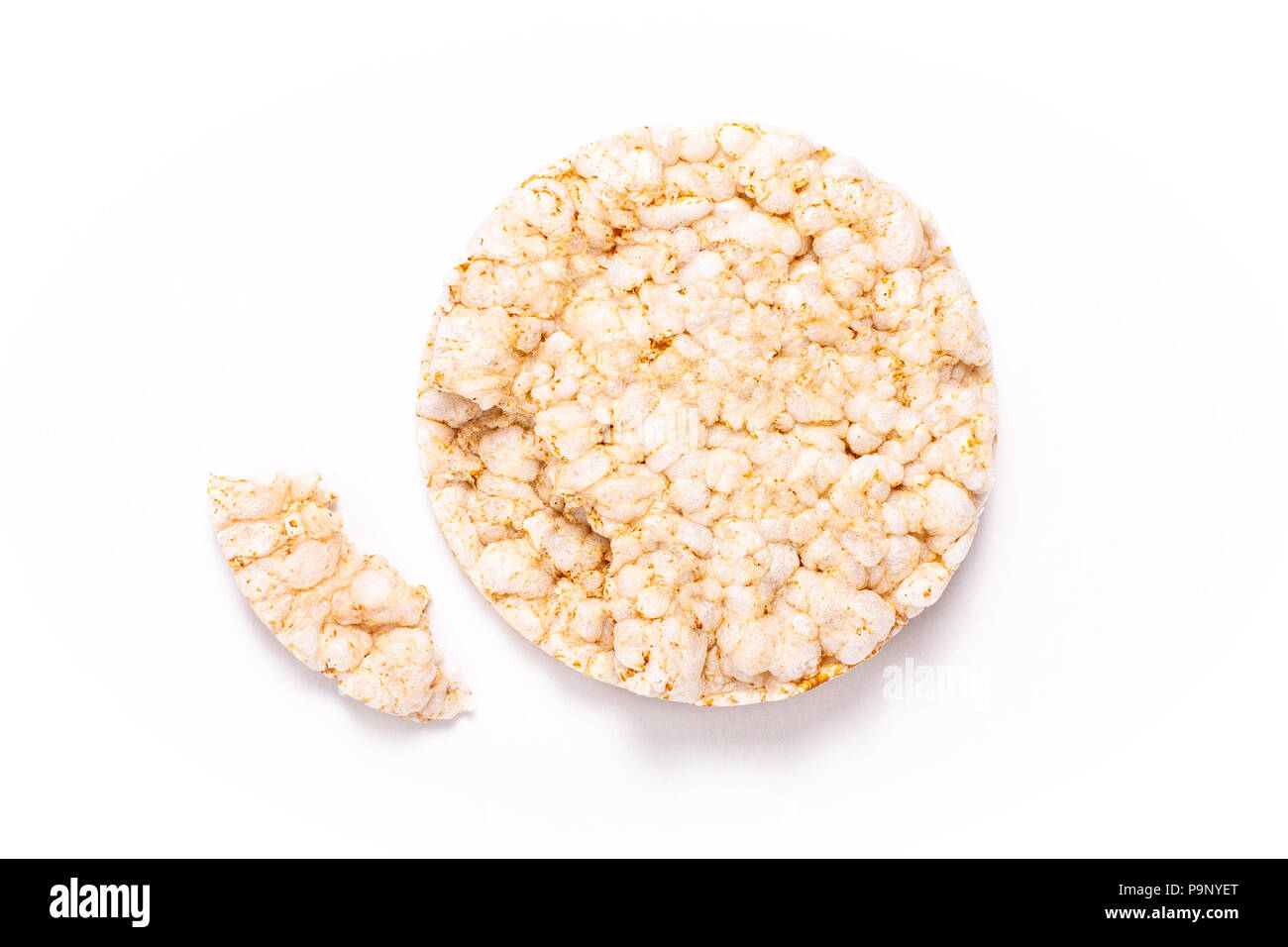 Concetto di cibo del cracker di riso o torta di riso su sfondo bianco Foto Stock
