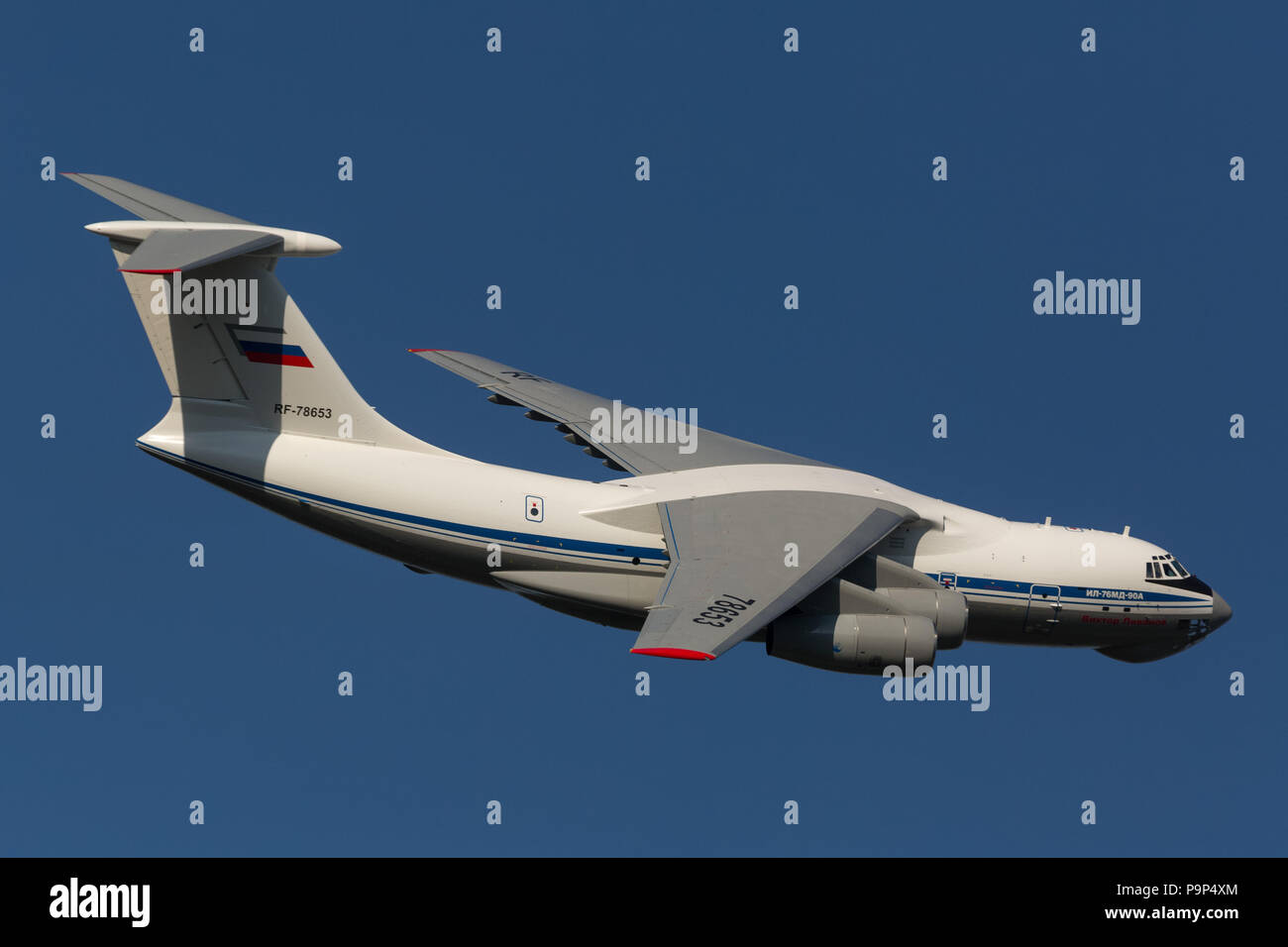 L'Ilyushin Il-76MD-90A (noto anche come il progetto-476) registrato-78653 RF arriva al MAKS airshow-2015 vicino Zhukovsky, Regione di Mosca, Russia Foto Stock