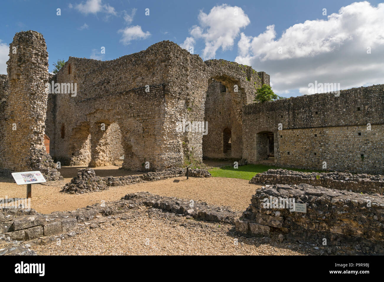 Il castello di Wolvesley a.k.a. Il vecchio palazzo dei vescovi in Winchester, Hampshire, Inghilterra - i resti del XII secolo il palazzo, un tempo residenza dei vescovi di Foto Stock