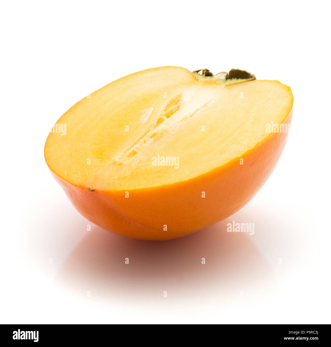 Persimmon Kaki metà isolato su sfondo bianco Foto Stock