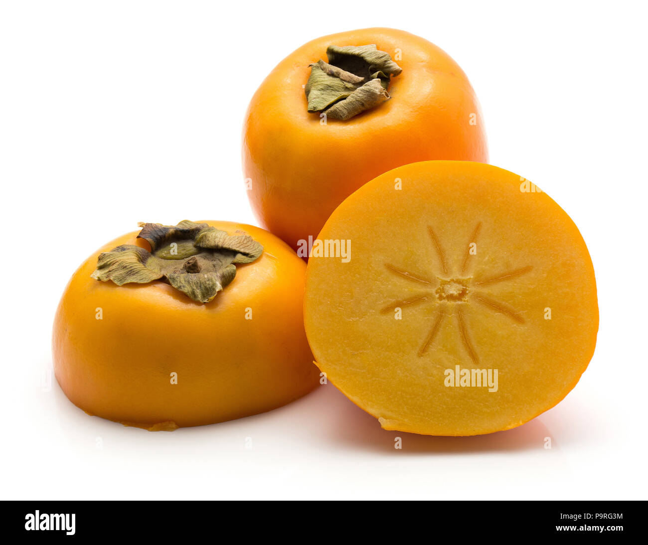 Persimmon Kaki isolati su sfondo bianco un intero due metà Foto Stock