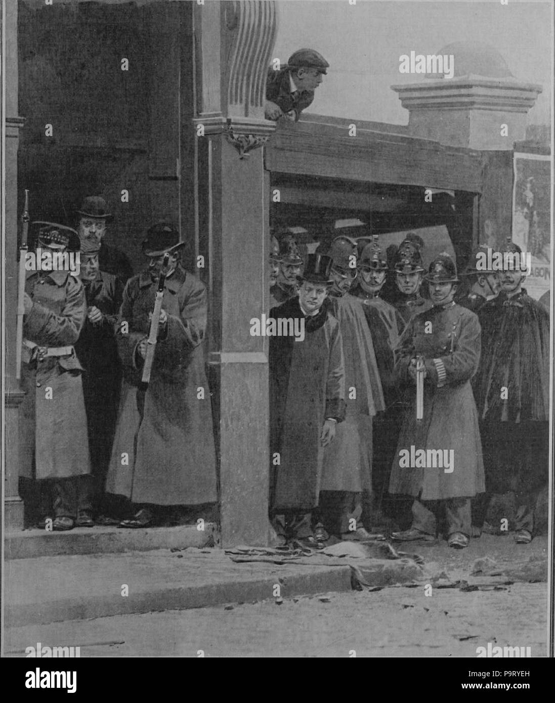 312 Churchill at 1911 assedio di Sidney Street Foto Stock