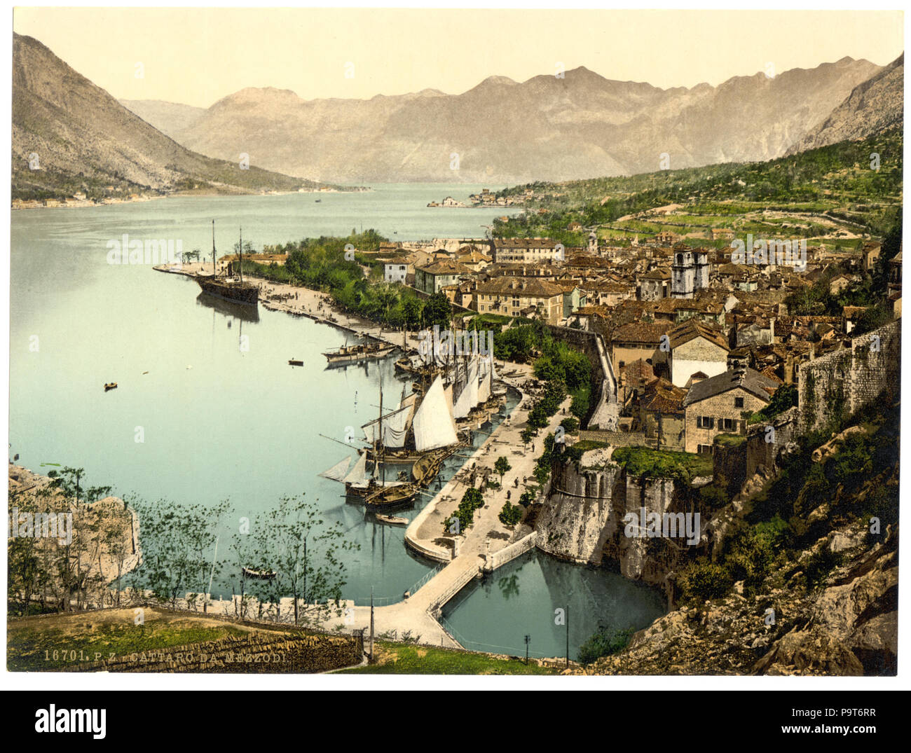 . Cattaro, vista generale, Dalmazia, Austro-Hungary. Forma parte del: viste dell'Impero Austro-ungarico nella stampa Photochrom collection.; titolo dalla Detroit Publishing Co., catalogo J-sezione estera, Detroit, Michigan. : Detroit Publishing Company, 1905.; stampa n. '16701'.. Tra il 1890 e il 1900 290 Cattaro, vista generale, Dalmazia, Austro-Hungary-LCCN2002710753 Foto Stock