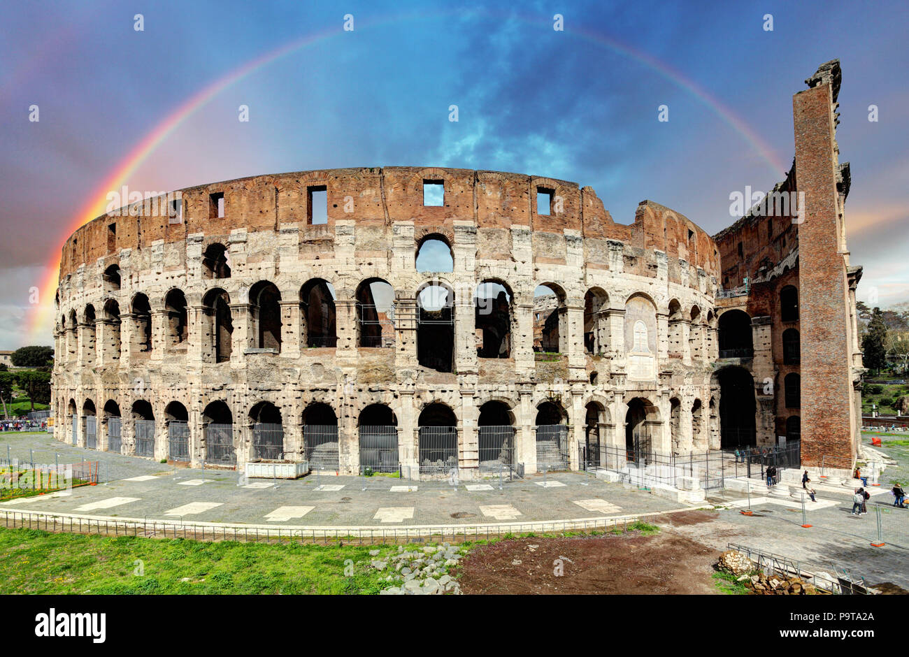 Colosseo a Roma al tramonto Foto Stock