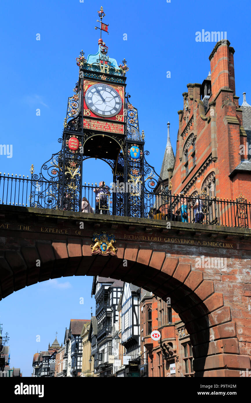 La porta est orologio, che commemora la Regina Vittoria per il Giubileo di Diamante, Chester City, Cheshire, Inghilterra. Foto Stock