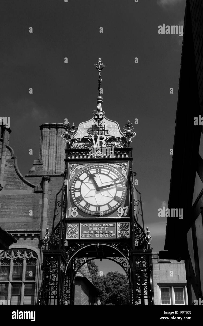 La porta est orologio, che commemora la Regina Vittoria per il Giubileo di Diamante, Chester City, Cheshire, Inghilterra. Foto Stock