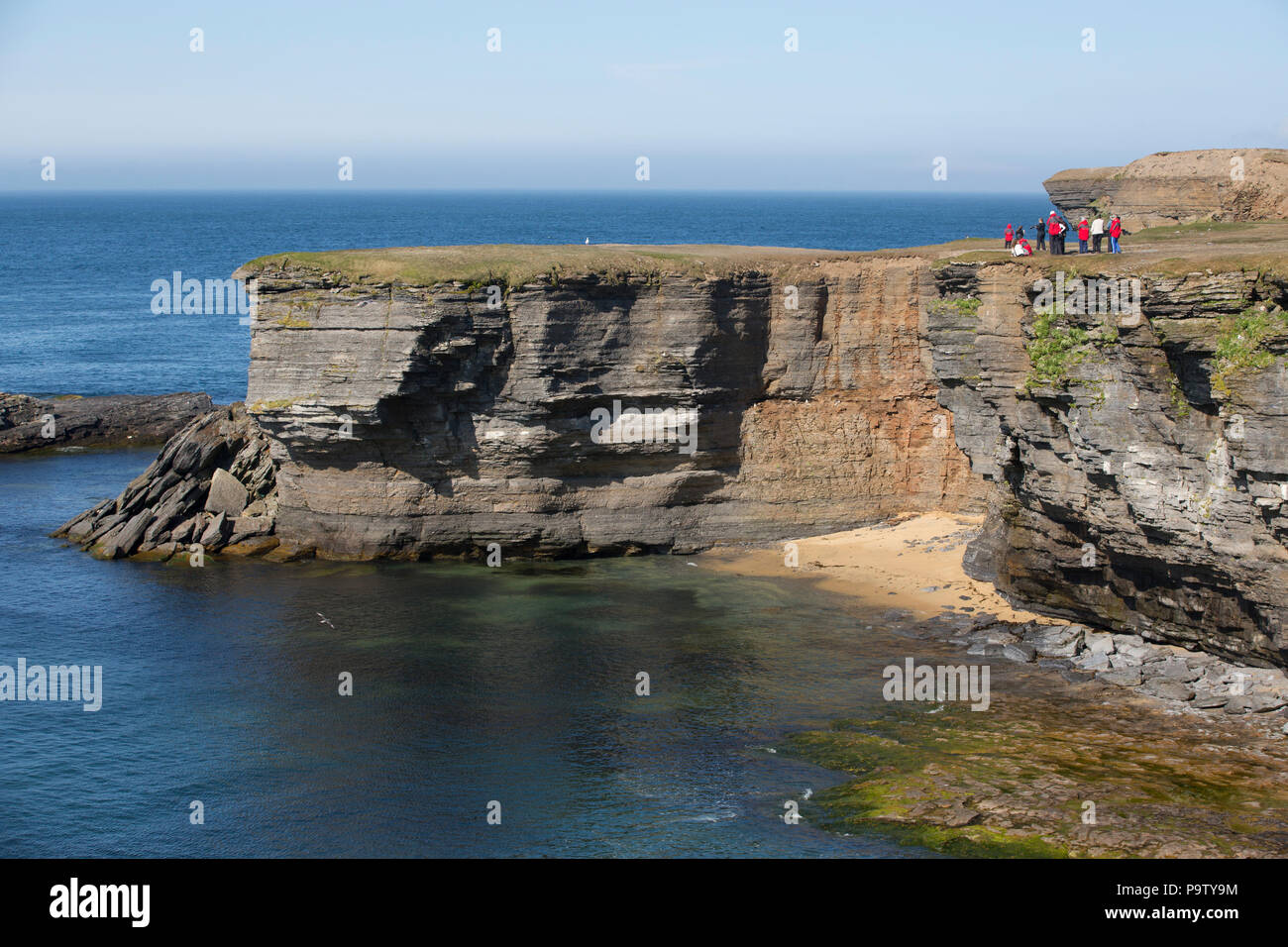 I turisti che visitano Bjørnøya (Isola di Bear), isole Svalbard Foto Stock