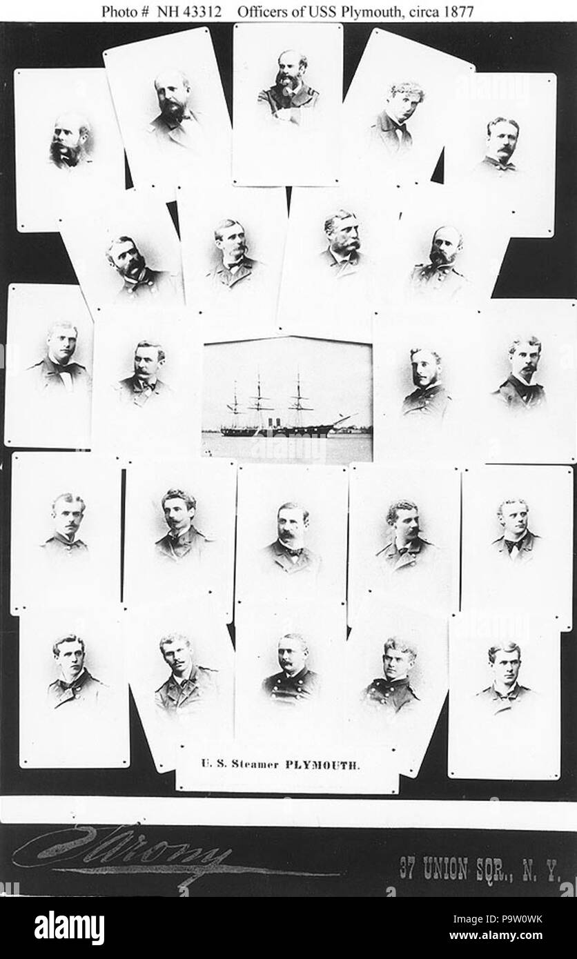 . Inglese: Foto #: NH 43312 (completa) didascalia USS Plymouth (1869-1884) Montaggio fotografico da Sarony, 37 Union Square di New York, che mostra la nave circondato dai ritratti dei suoi ufficiali, nel 1877 circa. Gli ufficiali sono visibili, riga superiore e da sinistra a destra: PMO Daniel A. Smith; Chief Engineer Robert L. Harris; capitano Edward Barrett; chirurgo Somerset Robinson; e Tenente Comandante Francesco A. Cook. Seconda fila, da sinistra a destra: Master William P. Elliott; Tenente Charles H. Judd; Tenente Charles H. Stockton; e il primo tenente Henry Clay Cochrane, USMC. Riga centrale, da sinistra a destra: Midshipma Foto Stock