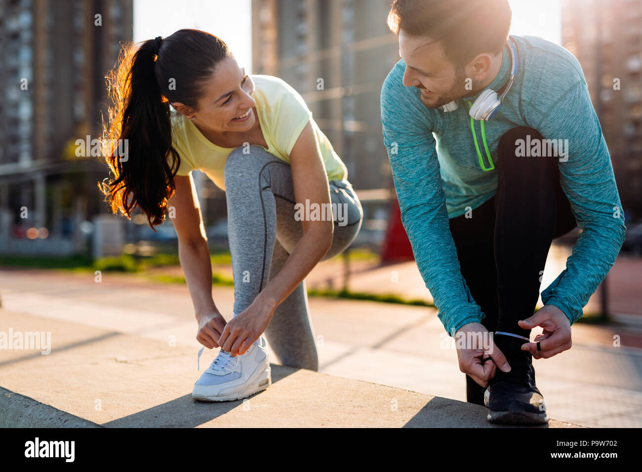 Jogging ed esecuzione sono ricreazioni fitness Foto Stock