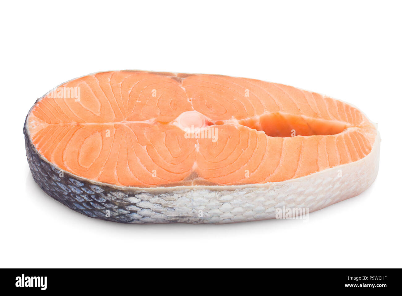 Un pezzo di fresco pesce Salmone su uno sfondo bianco isolato, Foto Stock