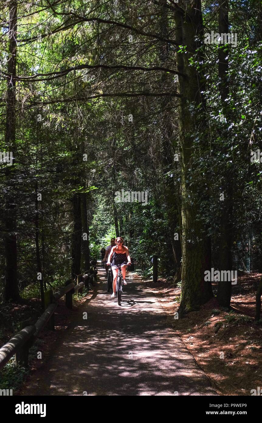 Center Parcs La Foresta di Longleat - Escursioni in bicicletta e per il divertimento di tutta la famiglia Foto Stock