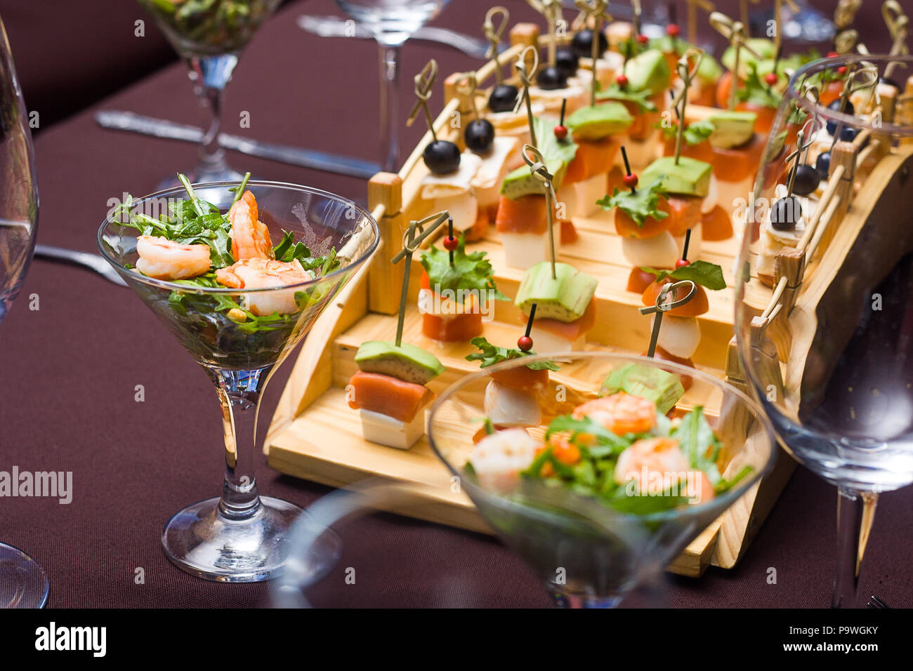 Non ci sono punti e insalata, un crostino, panna cotta su una tabella a Foto Stock