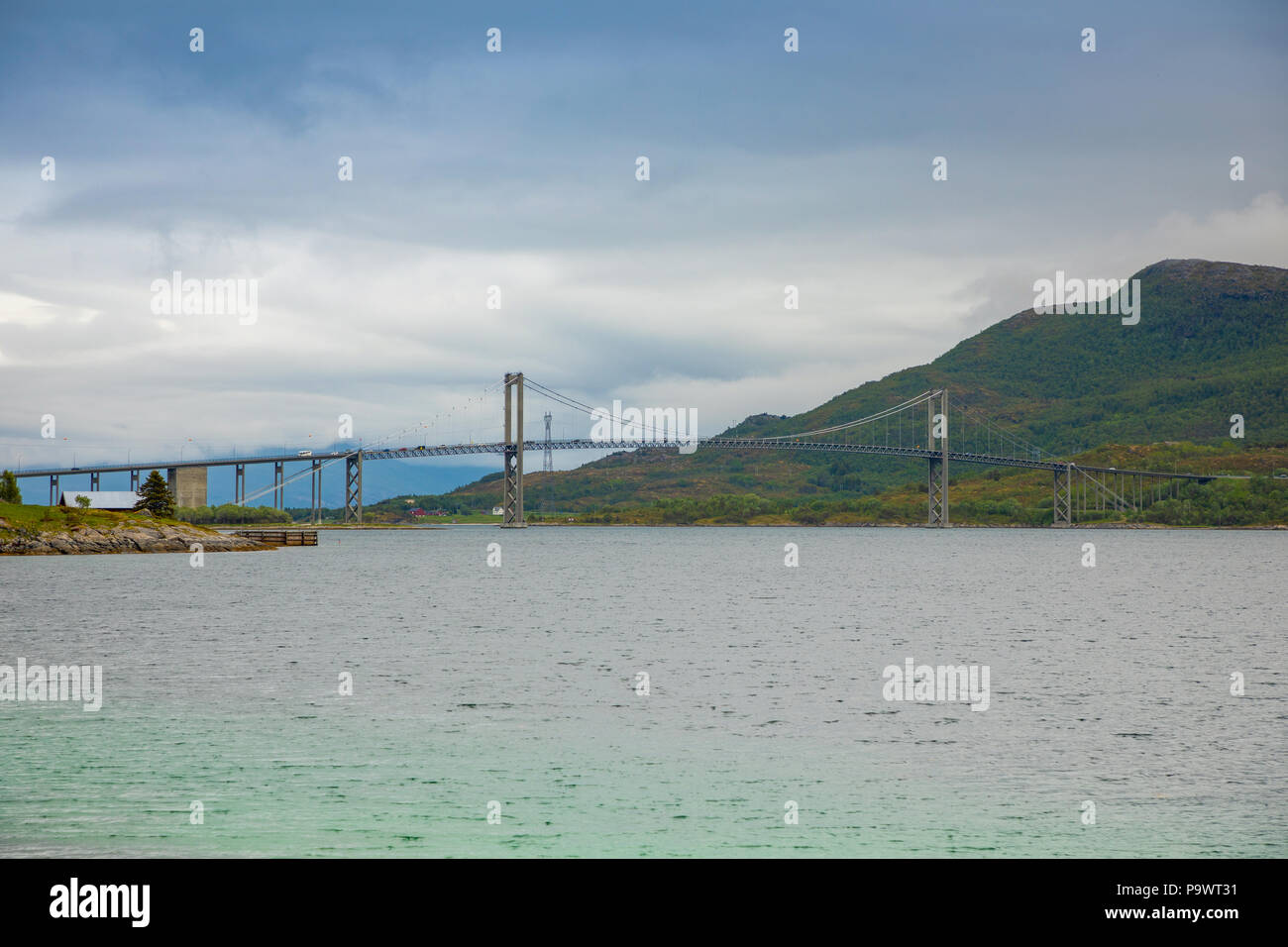 Il Tjeldsund ponte tra il continente e le isole Lofoten in Norvegia Foto Stock