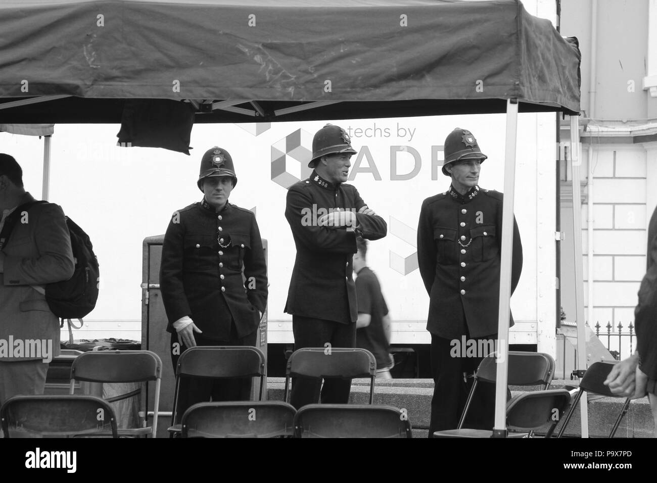 Direttore Andy Goddard e Eddie Izzard riprese sei minuti a mezzanotte sul lungomare di Llandudno, Galles Foto Stock