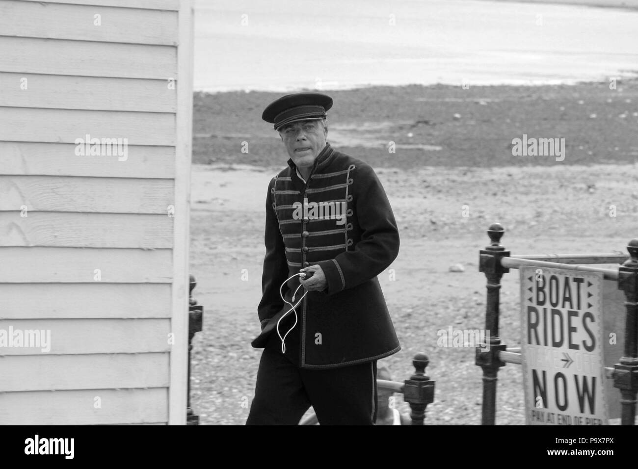 Direttore Andy Goddard e Eddie Izzard riprese sei minuti a mezzanotte sul lungomare di Llandudno, Galles Foto Stock