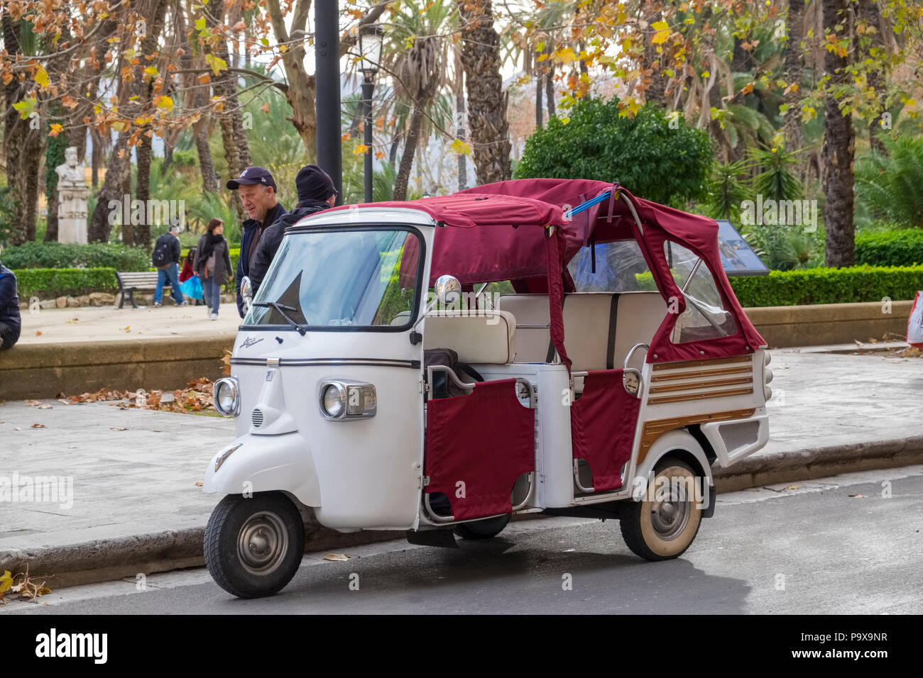 Taxi turistici, triciclo taxi, Palermo, Sicilia, Italia, Europa Foto Stock