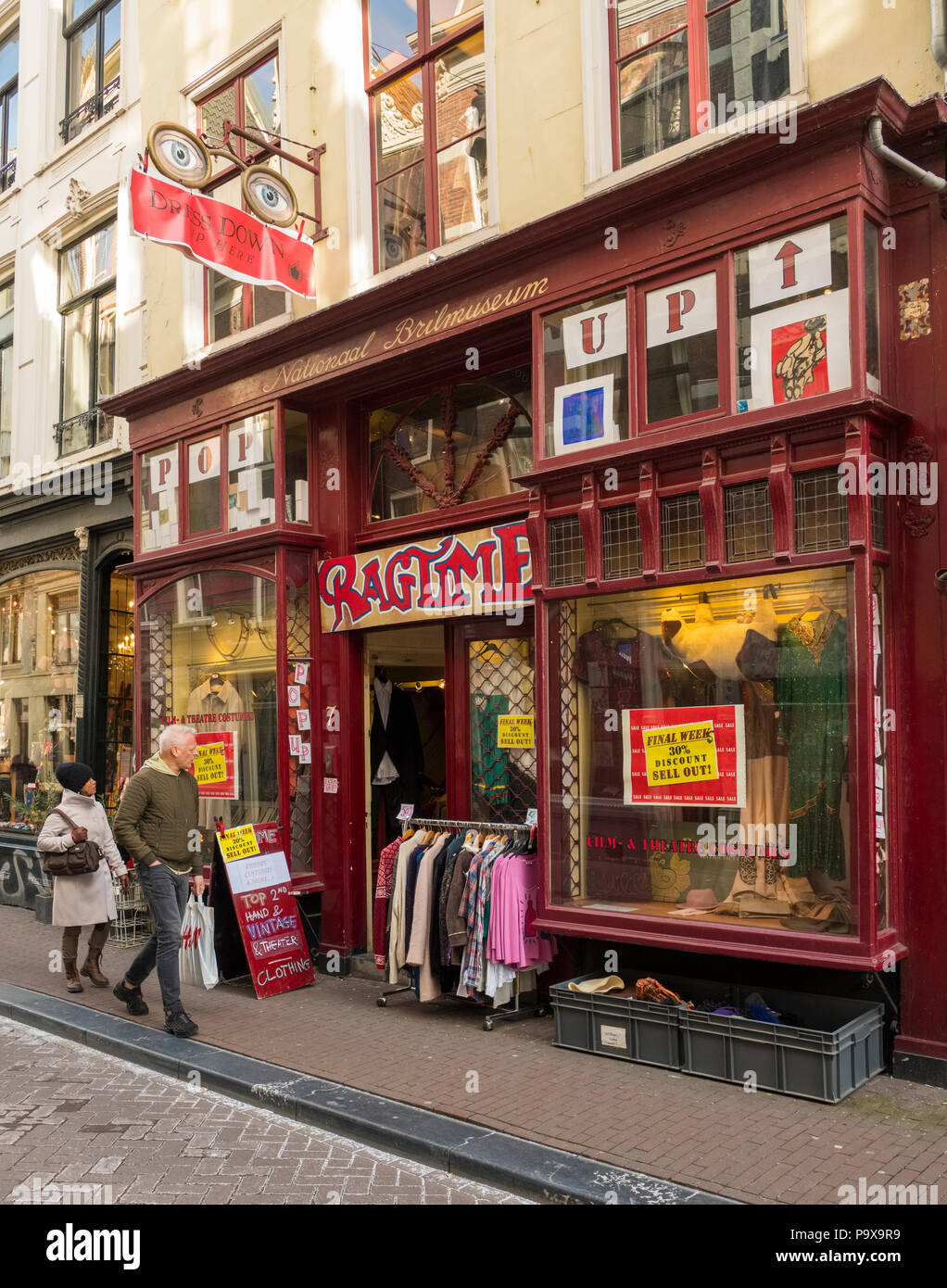 Ragtime, un vintage shop store nel quartiere alla moda di 9 strade settore Amsterdam, Paesi Bassi, Olanda, Europa Foto Stock