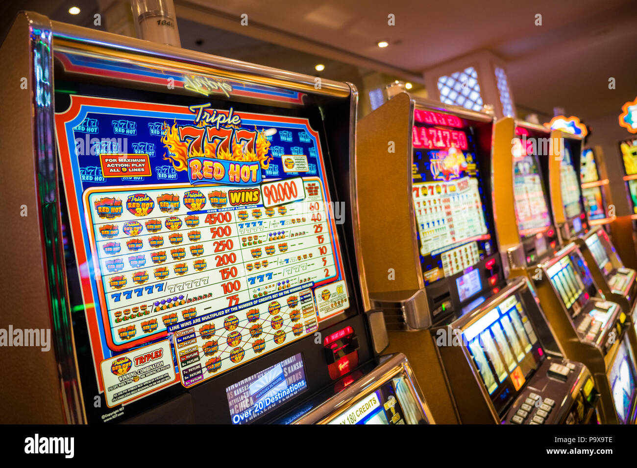 Macchine per gioco d'azzardo, nel casino di Hotel Tropicana, Las Vegas, Nevada, STATI UNITI D'AMERICA Foto Stock