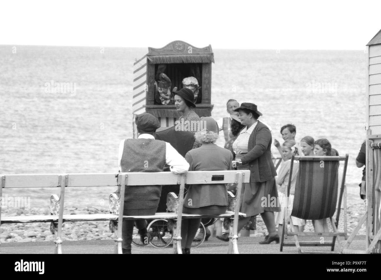 Direttore Andy Goddard e Eddie Izzard riprese sei minuti a mezzanotte sul lungomare di Llandudno, Galles Foto Stock
