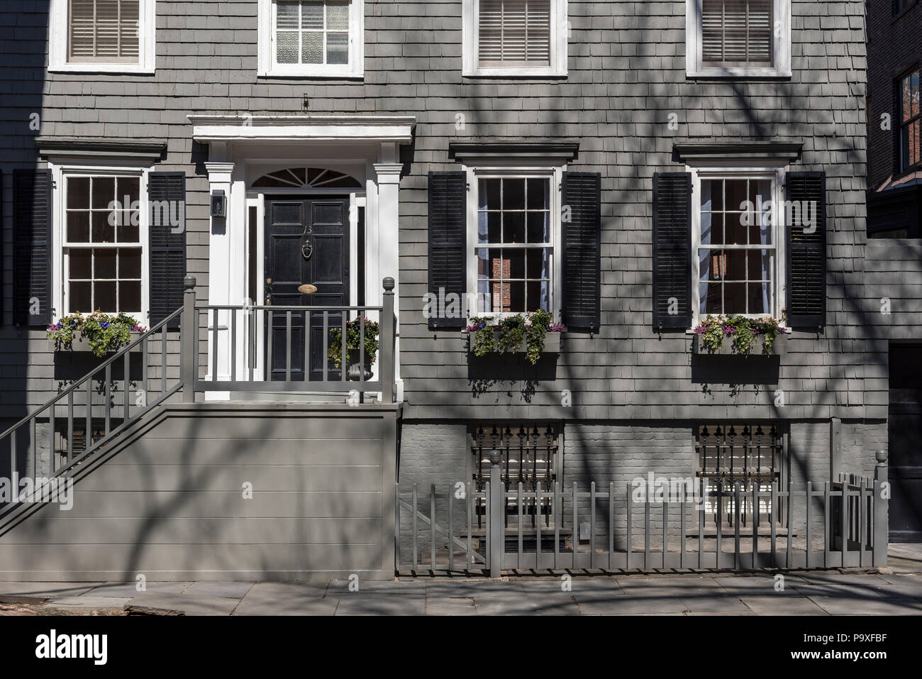 Grigio argenteo edificio descritto nella Truman Capote è saggio una casa sulle alture, Columbia Heights, Brooklyn, New York, Stati Uniti d'America Foto Stock