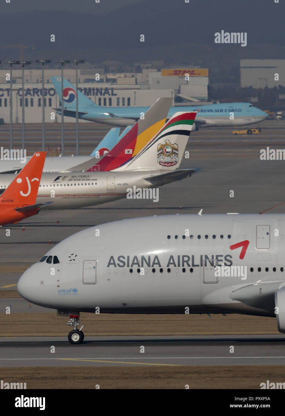 L'Airbus A380 civile aereo a getto di Asiana Airlines arriva all'Aeroporto Internazionale di Incheon di Seoul, Corea del Sud Foto Stock