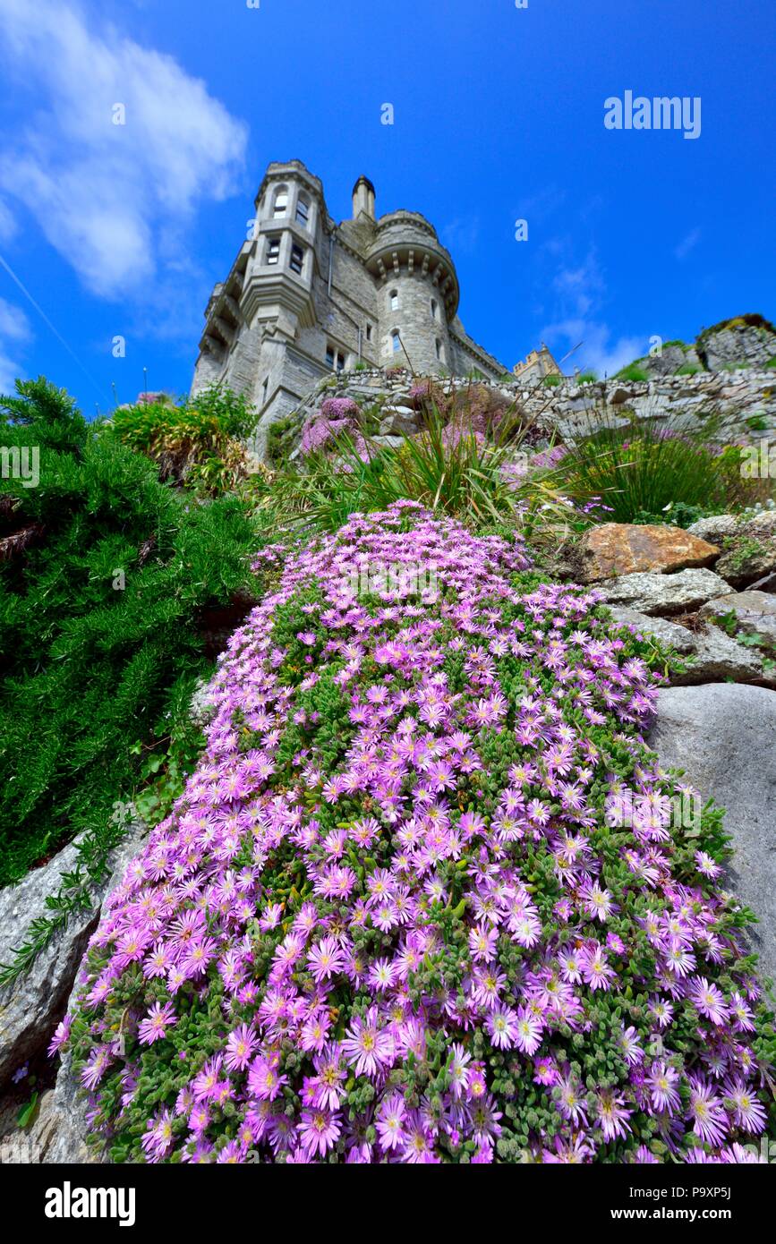 San Michele è il monte Castello e Giardini,Karrek Loos yn Koos,Marazion,Cornwall,l'Inghilterra,uk Foto Stock