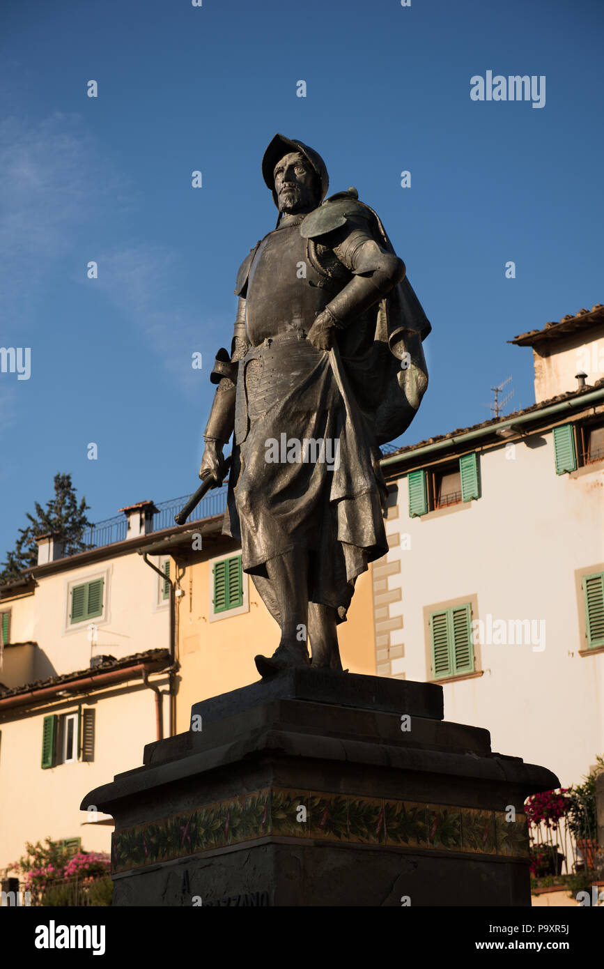 Greve in Chianti, Toscana, Italia. Giugno 2018 la statua di Giovanni da Verrazzano. In piazza vi è anche un monumento al navigatore Giovanni da Verrazzano, chi era Foto Stock
