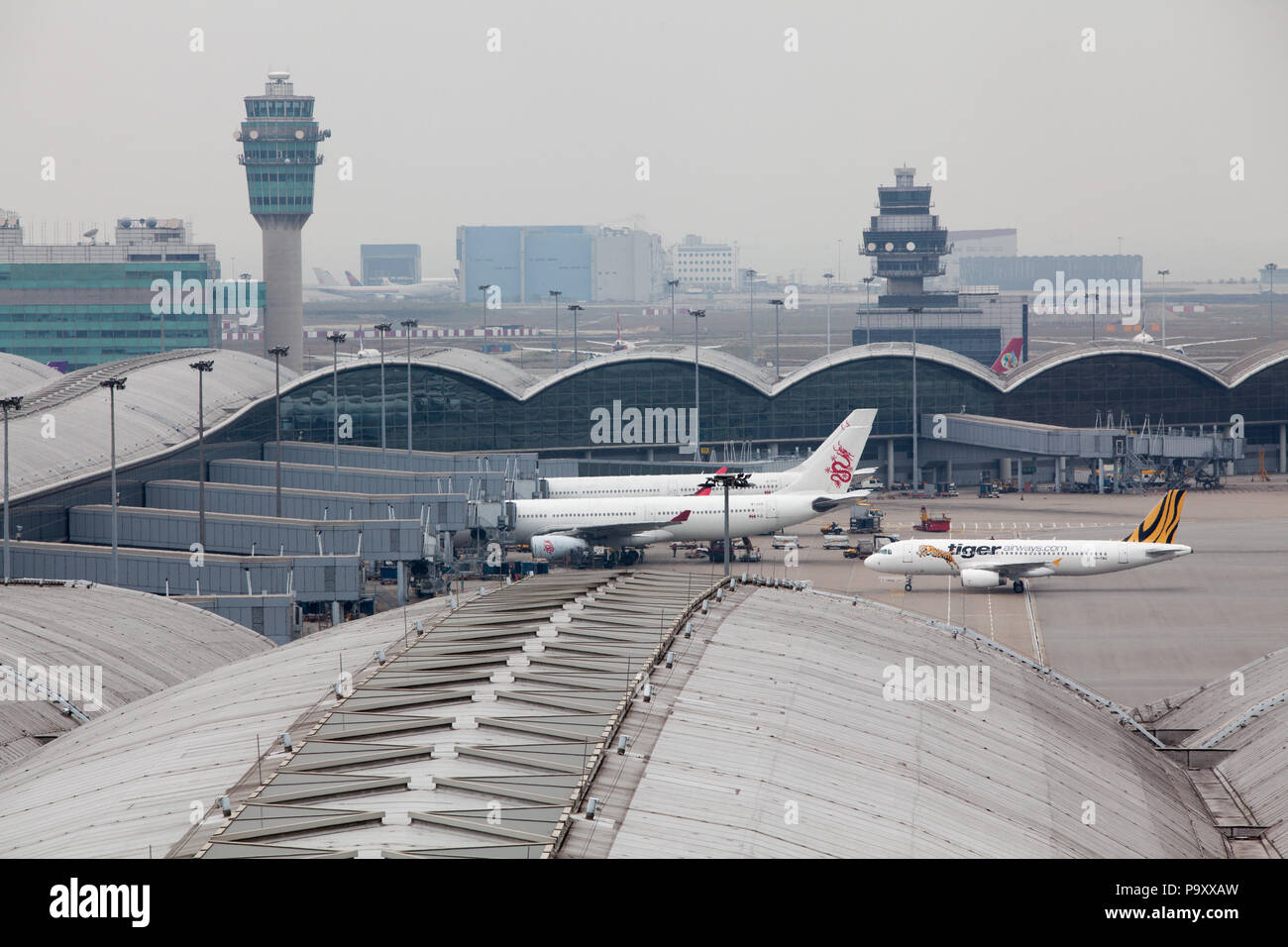 Jet civile aeroplani a Chep Lak Kok - l'Aeroporto Internazionale di Hong Kong, Cina. Foto Stock