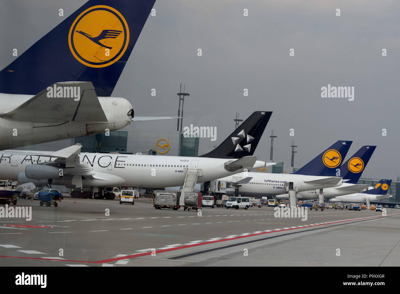 Aeromobili Widebody di Lufthansa a Francoforte sul Meno Aeroporto Internazionale, Germania Foto Stock