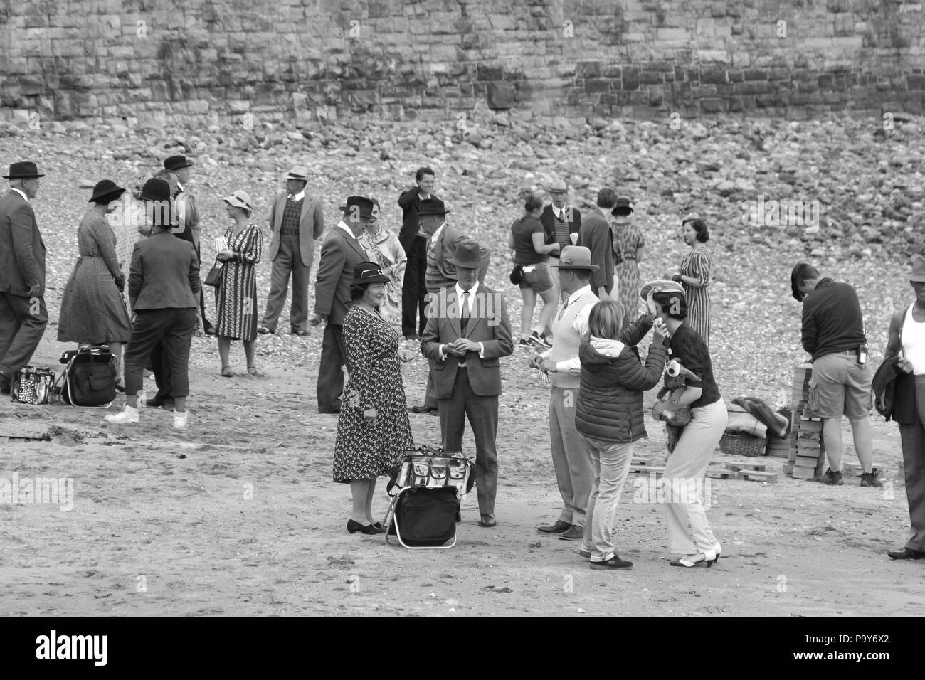 Direttore Andy Goddard e Eddie Izzard riprese sei minuti a mezzanotte sul lungomare di Llandudno, Galles Foto Stock