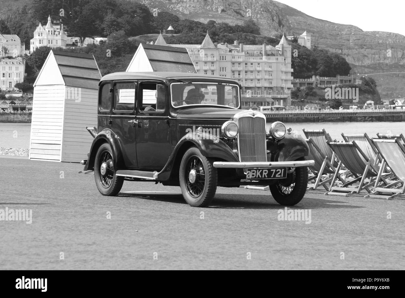 Direttore Andy Goddard e Eddie Izzard riprese sei minuti a mezzanotte sul lungomare di Llandudno, Galles Foto Stock