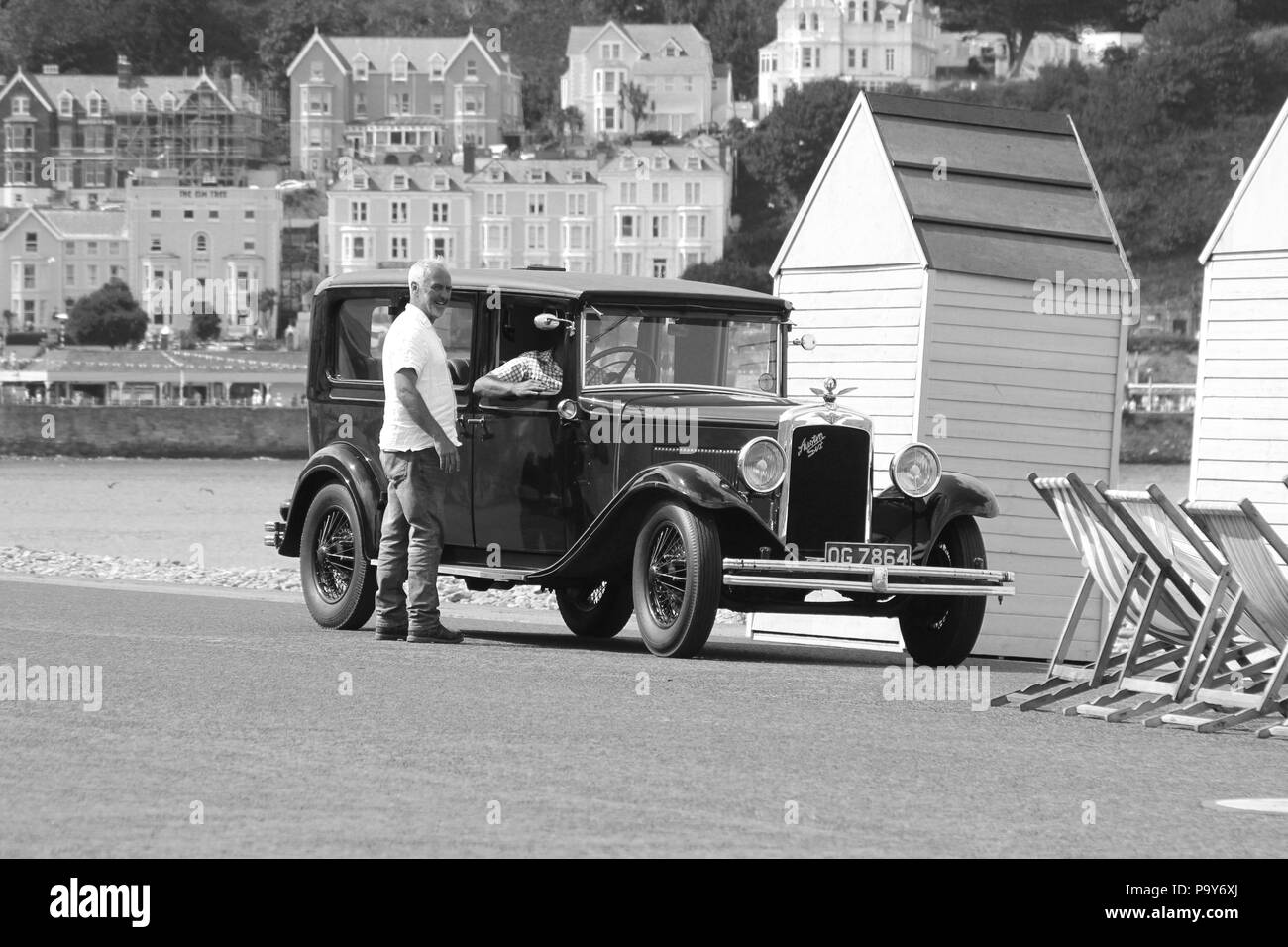 Direttore Andy Goddard e Eddie Izzard riprese sei minuti a mezzanotte sul lungomare di Llandudno, Galles Foto Stock