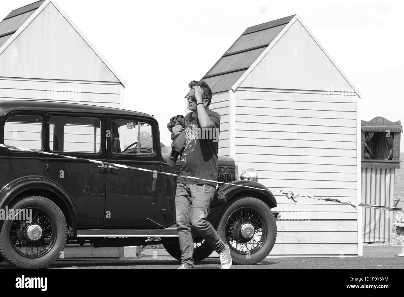 Direttore Andy Goddard e Eddie Izzard riprese sei minuti a mezzanotte sul lungomare di Llandudno, Galles Foto Stock
