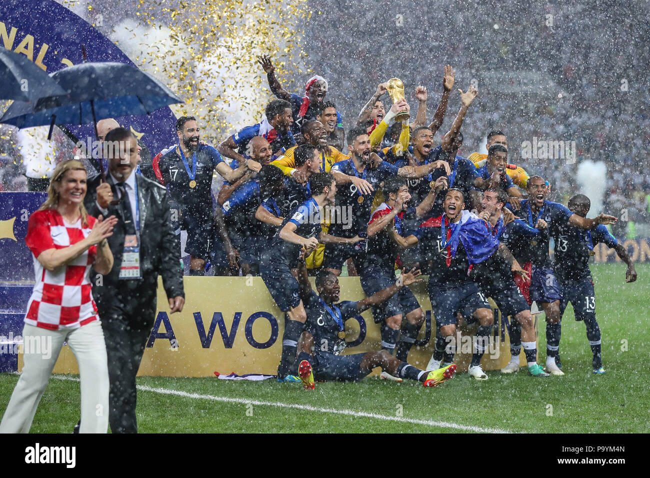 I giocatori festeggiano la vittoria della Francia durante il match contro la Croazia nella partita valida per la finale della Coppa del Mondo della Russia in Luzhniki Stadium nella città di Mosca in Russia in questa Domenica, 15. (Foto: William Volcov / Brasile Photo Press) Foto Stock