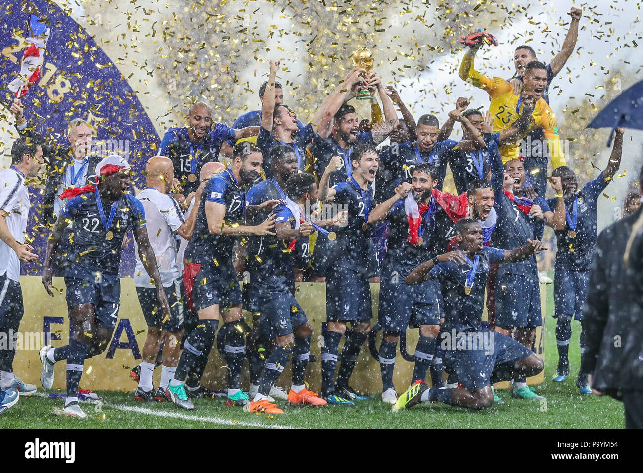 I giocatori festeggiano la vittoria della Francia durante il match contro la Croazia nella partita valida per la finale della Coppa del Mondo della Russia in Luzhniki Stadium nella città di Mosca in Russia in questa Domenica, 15. (Foto: William Volcov / Brasile Photo Press) Foto Stock