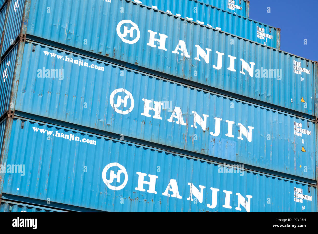 Hanjin 40 ft intermodali di contenitori impilati in porto. Hanjin è stata la Corea del Sud del contenitore più grande linea e uno del mondo top 10 elementi portanti per contenitori Foto Stock