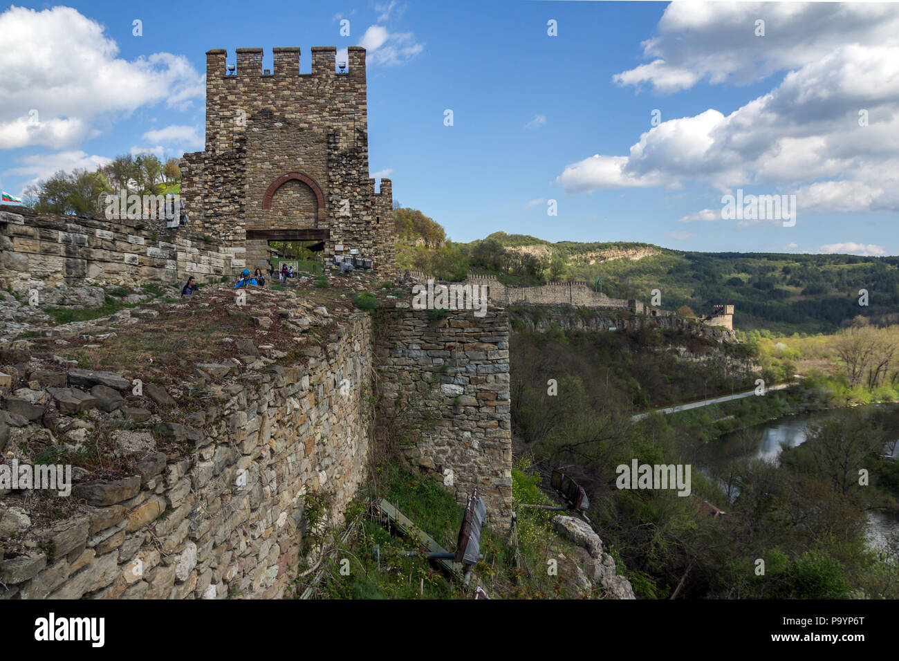VELIKO TARNOVO, Bulgaria - 9 Aprile 2017: Rovine della città capitale del Secondo Impero Bulgaro roccaforte medievale di Tsarevets, Veliko Tarnovo Foto Stock
