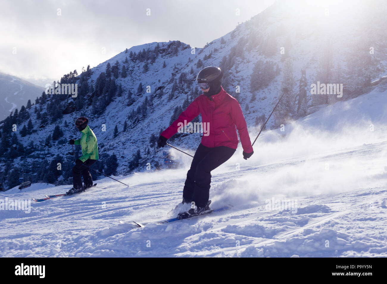 Sciare nelle Alpi Foto Stock